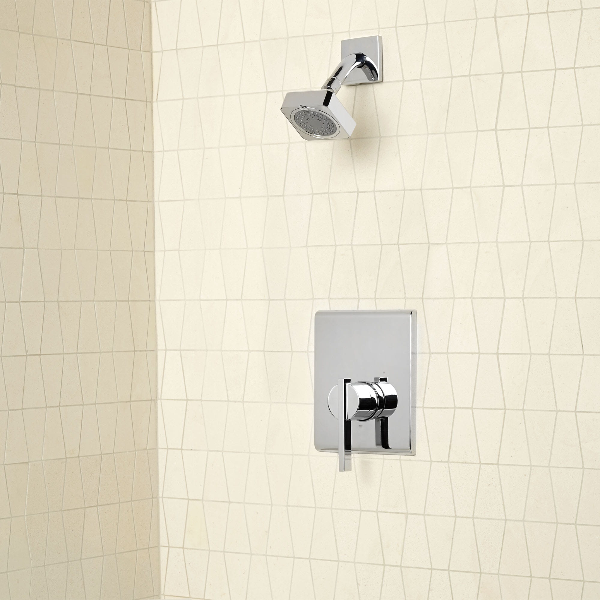 Time Square® 1.75 gpm/6.6 L/min Garniture de douche avec Pomme de douche à économie d'eau,   cartouche à double équilibre de pression en céramique avec poignée à levier